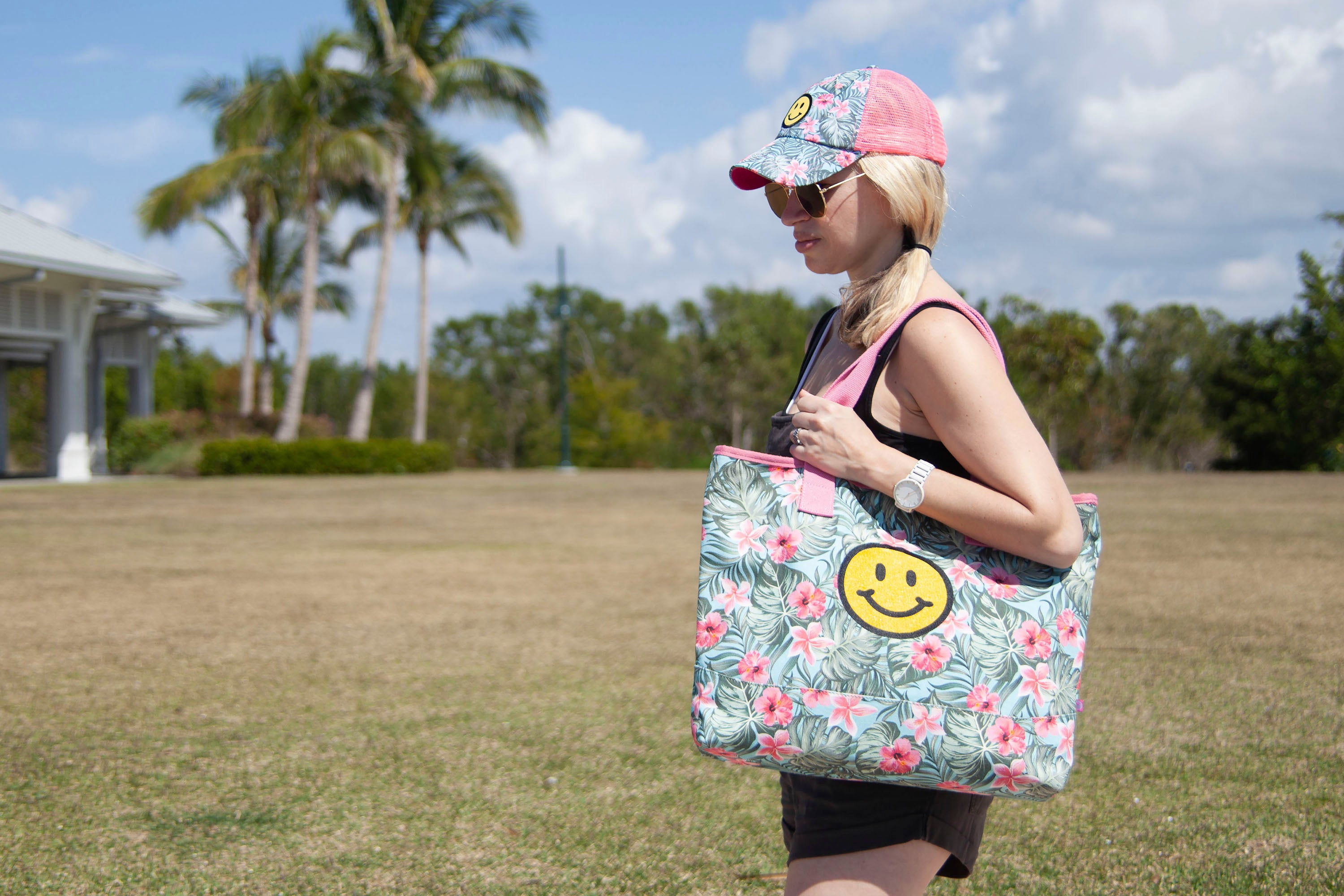 Hawaiian Lady Tote, Tote Bag, Bag, Canvas Carryall Bag, Carry On, Gym Bag, Pool Bag, Beach Bag, Over Night Bag, Everyday Bag, Daisy, 100% Cotton, Pattern, Beach Days, Everyday Use, Trip Bag